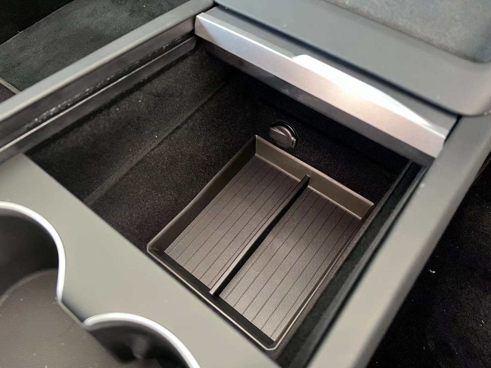 焕新版Model3中控扶手箱抽屉式推拉设计储物盒